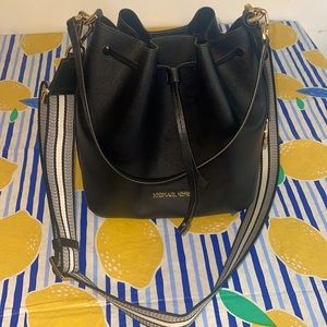 Michael Kors black bucket bag with cloth strap ❤️